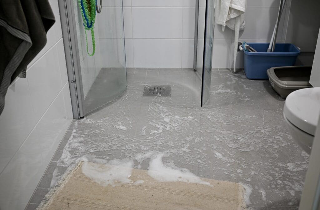 emergency water removal, flooded bathroom with excess water
